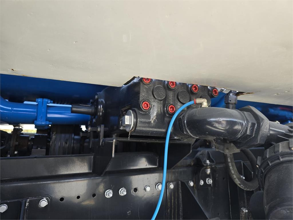 Véhicule de voirie/ Spécial Renault 4x2 WUKO RIVARD for collecting liquid waste: photos 13 Véhicule de voirie/ Spécial Renault 4x2 WUKO RIVARD for collecting liquid waste: photos 13