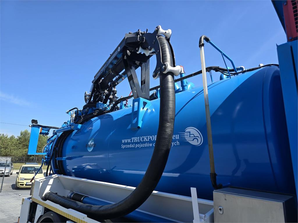 Véhicule de voirie/ Spécial Renault 4x2 WUKO RIVARD for collecting liquid waste: photos 22 Véhicule de voirie/ Spécial Renault 4x2 WUKO RIVARD for collecting liquid waste: photos 22