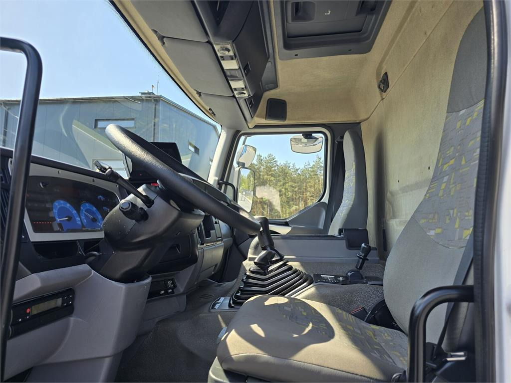 Véhicule de voirie/ Spécial Renault 4x2 WUKO RIVARD for collecting liquid waste: photos 33 Véhicule de voirie/ Spécial Renault 4x2 WUKO RIVARD for collecting liquid waste: photos 33