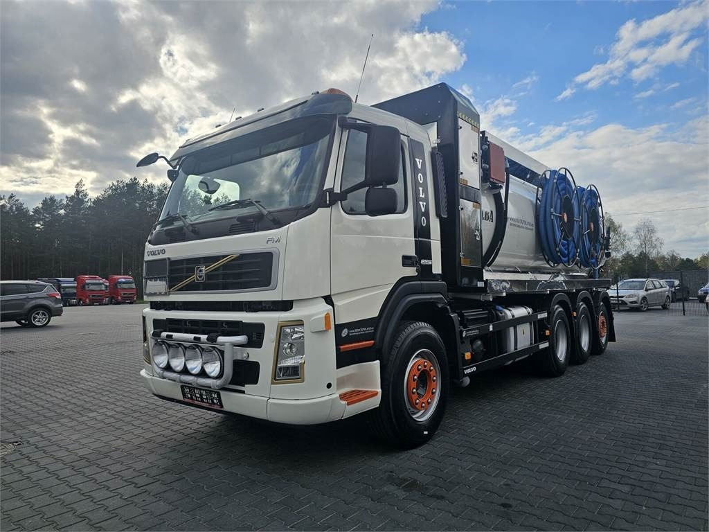 Volvo WUKO ADR ROLBA FOR CLEANING CHANNELS COMBI - Camion vidangeur: photos 4 Volvo WUKO ADR ROLBA FOR CLEANING CHANNELS COMBI - Camion vidangeur: photos 4