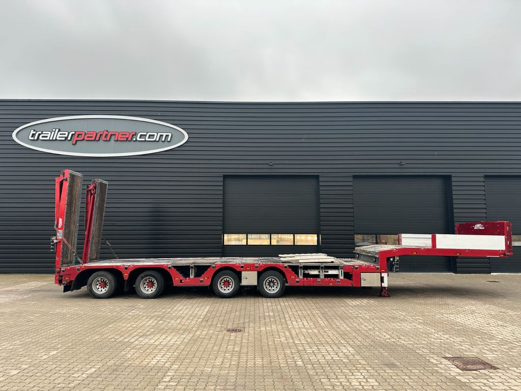 Emtech AMT 4 achs tieflader / radmulden / zwangslenkung Emtech AMT 4 achs tieflader / radmulden / zwangslenkung - Semi-remorque surbaissé: photos 1 Emtech AMT 4 achs tieflader / radmulden / zwangslenkung Emtech AMT 4 achs tieflader / radmulden / zwangslenkung - Semi-remorque surbaissé: photos 1