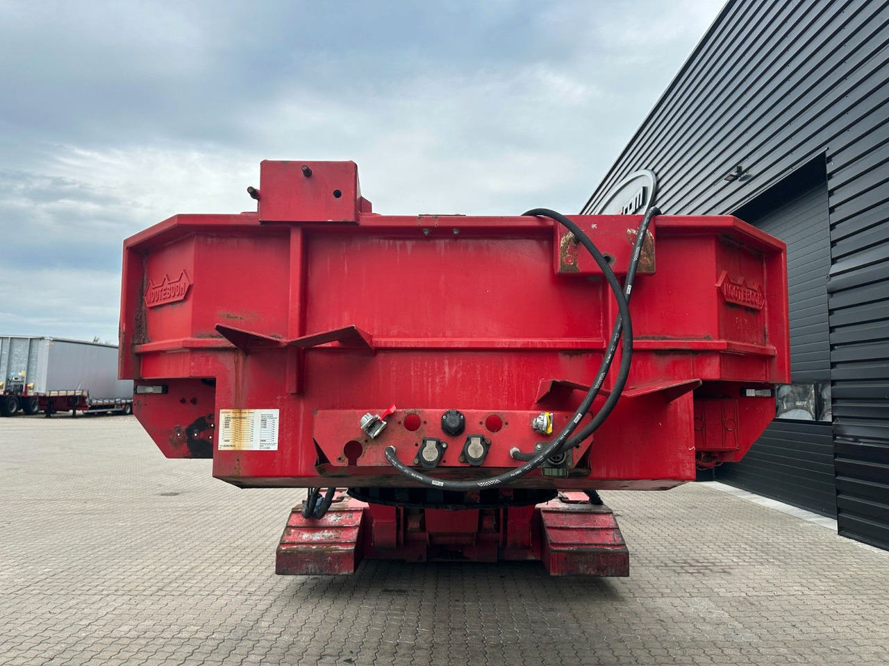 Nooteboom 3 achs tiefbett / Kesselbrücke - Semi-remorque surbaissé: photos 3 Nooteboom 3 achs tiefbett / Kesselbrücke - Semi-remorque surbaissé: photos 3