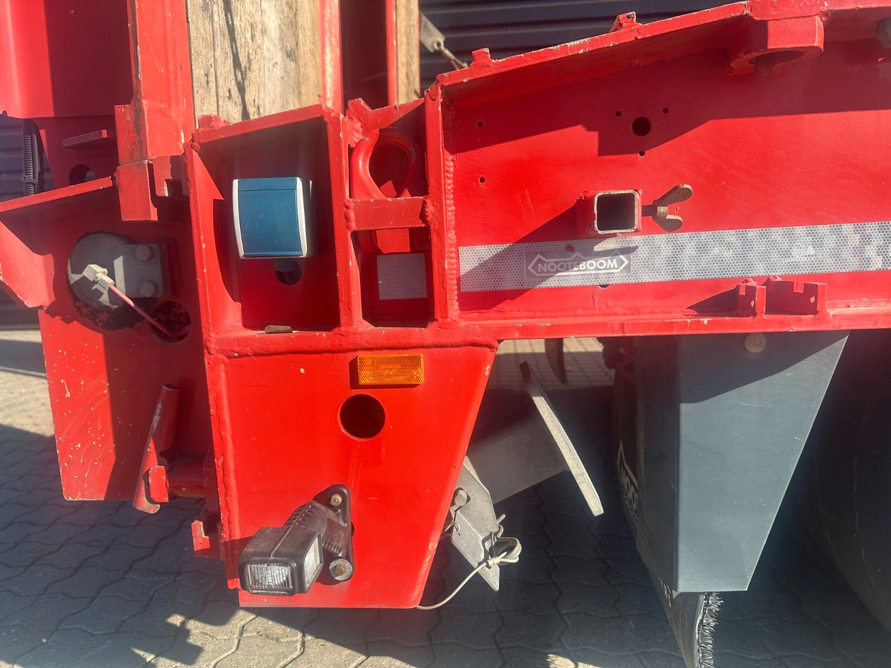 Nooteboom 4 achs anhänger / Doppelt rampen - Remorque porte-engin surbaissée: photos 4 Nooteboom 4 achs anhänger / Doppelt rampen - Remorque porte-engin surbaissée: photos 4