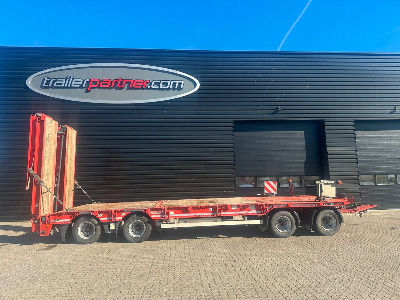 Nooteboom 4 achs anhänger / Doppelt rampen - Remorque porte-engin surbaissée: photos 1 Nooteboom 4 achs anhänger / Doppelt rampen - Remorque porte-engin surbaissée: photos 1