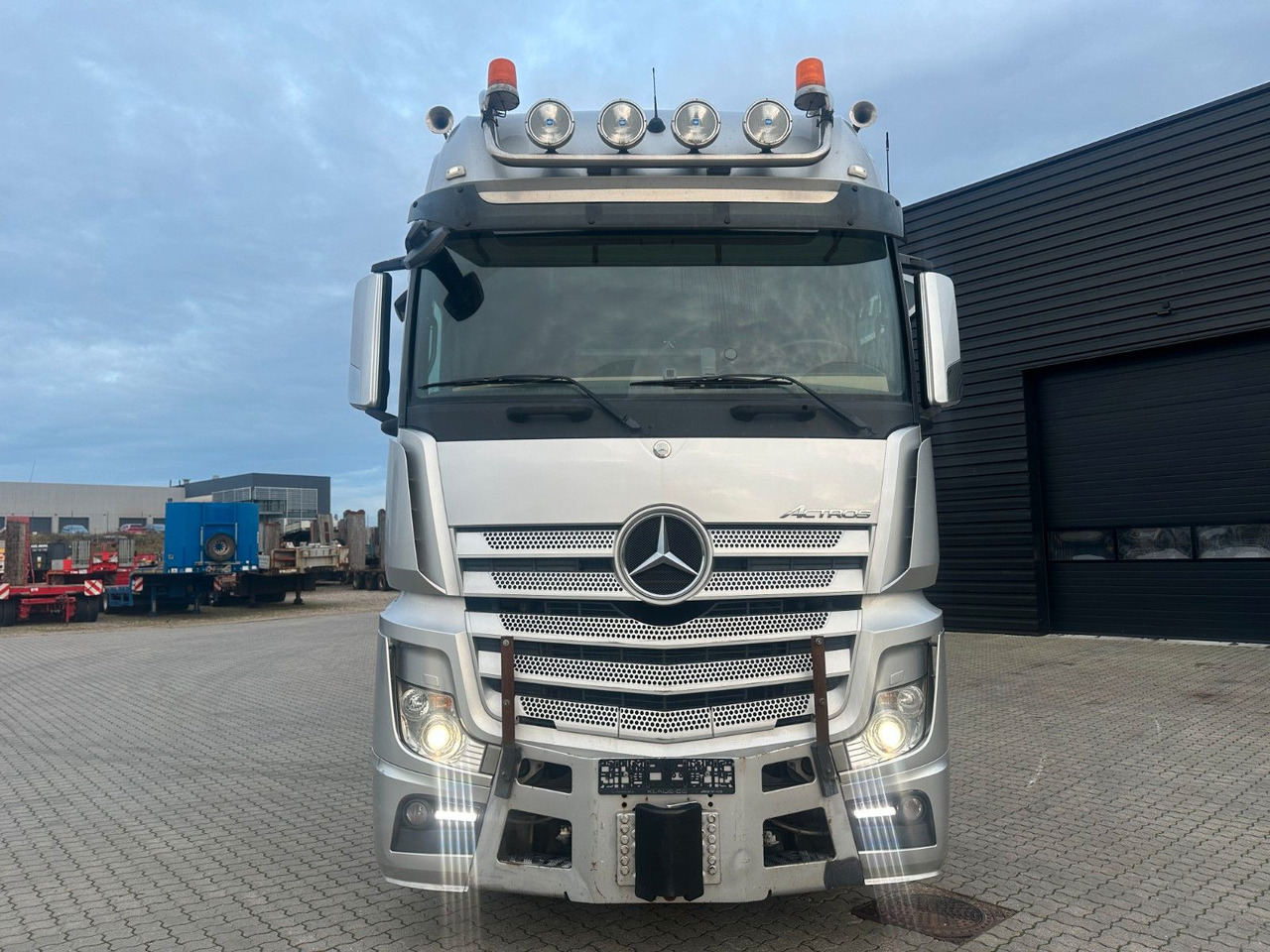 Mercedes-Benz Actros 4163 WSK 8x4 250 to. Push/Pull Schwerlast - Tracteur routier: photos 2 Mercedes-Benz Actros 4163 WSK 8x4 250 to. Push/Pull Schwerlast - Tracteur routier: photos 2
