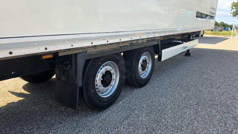 Semi-remorque fourgon Krone Dry liner (location / rent): photos 8 Semi-remorque fourgon Krone Dry liner (location / rent): photos 8