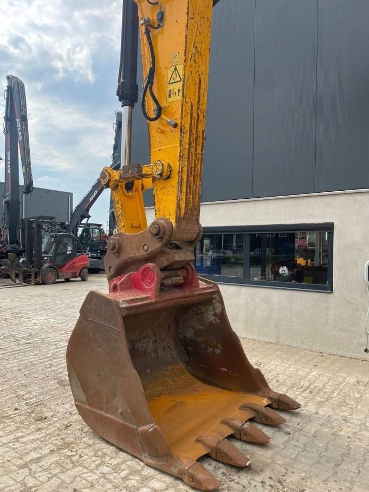 Pelle sur chenille JCB JS300LC -- JS 300 LC: photos 22