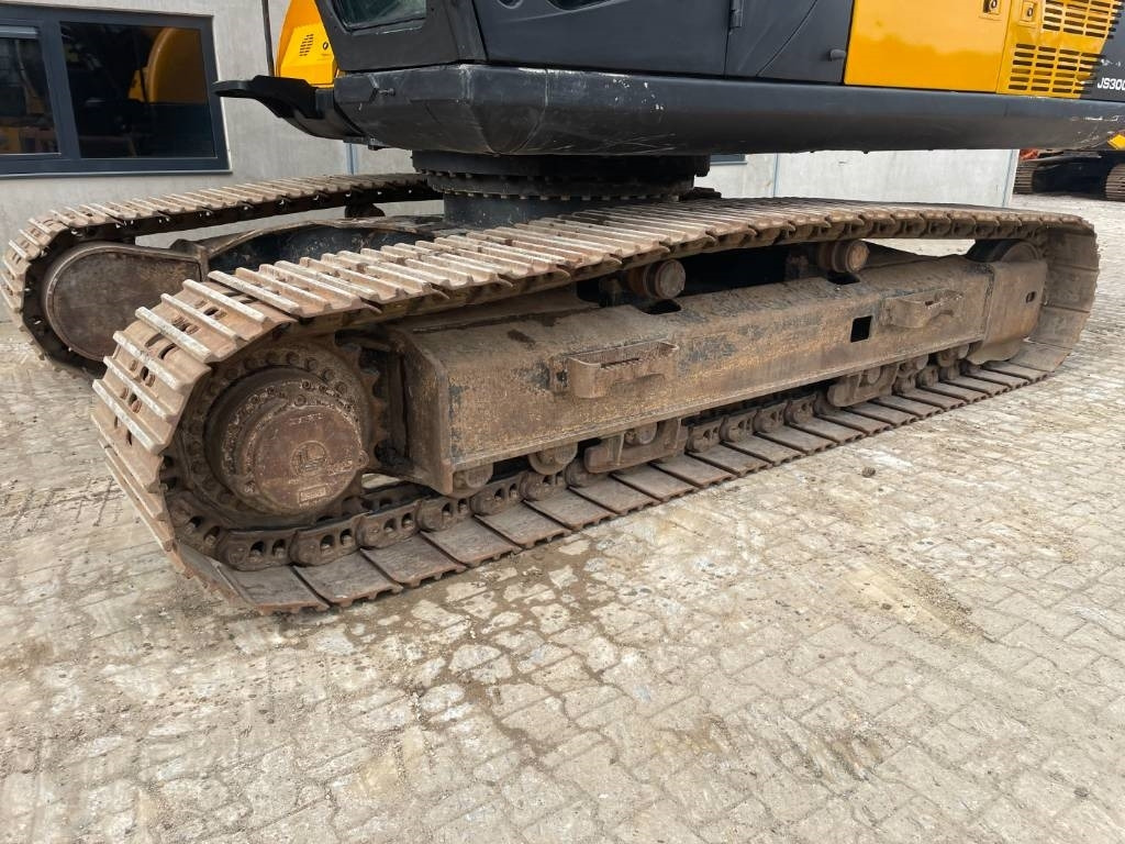 Pelle sur chenille JCB JS300LC -- JS 300 LC: photos 17