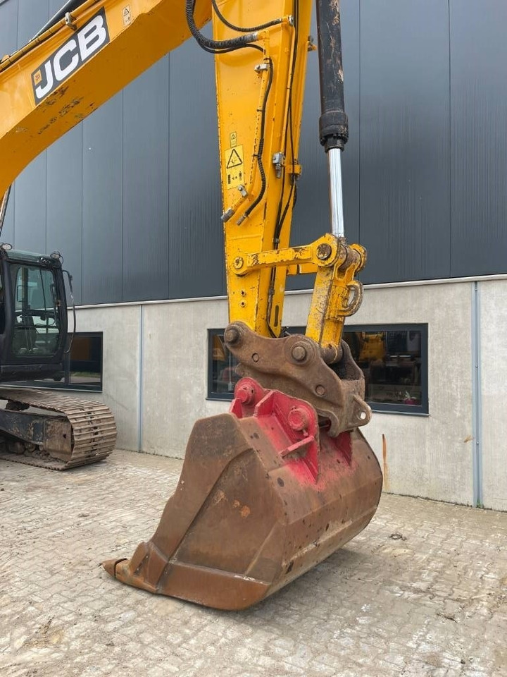 Pelle sur chenille JCB JS300LC -- JS 300 LC: photos 24