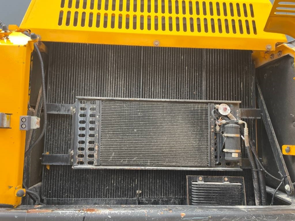 Pelle sur chenille JCB JS300LC -- JS 300 LC: photos 40