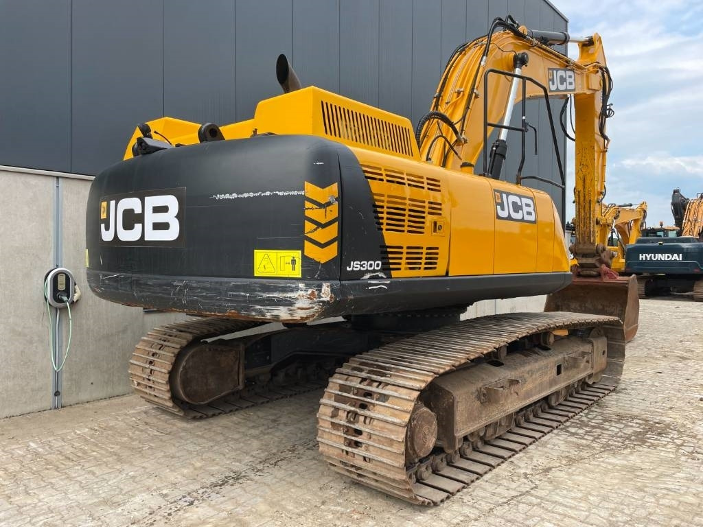 Pelle sur chenille JCB JS300LC -- JS 300 LC: photos 9