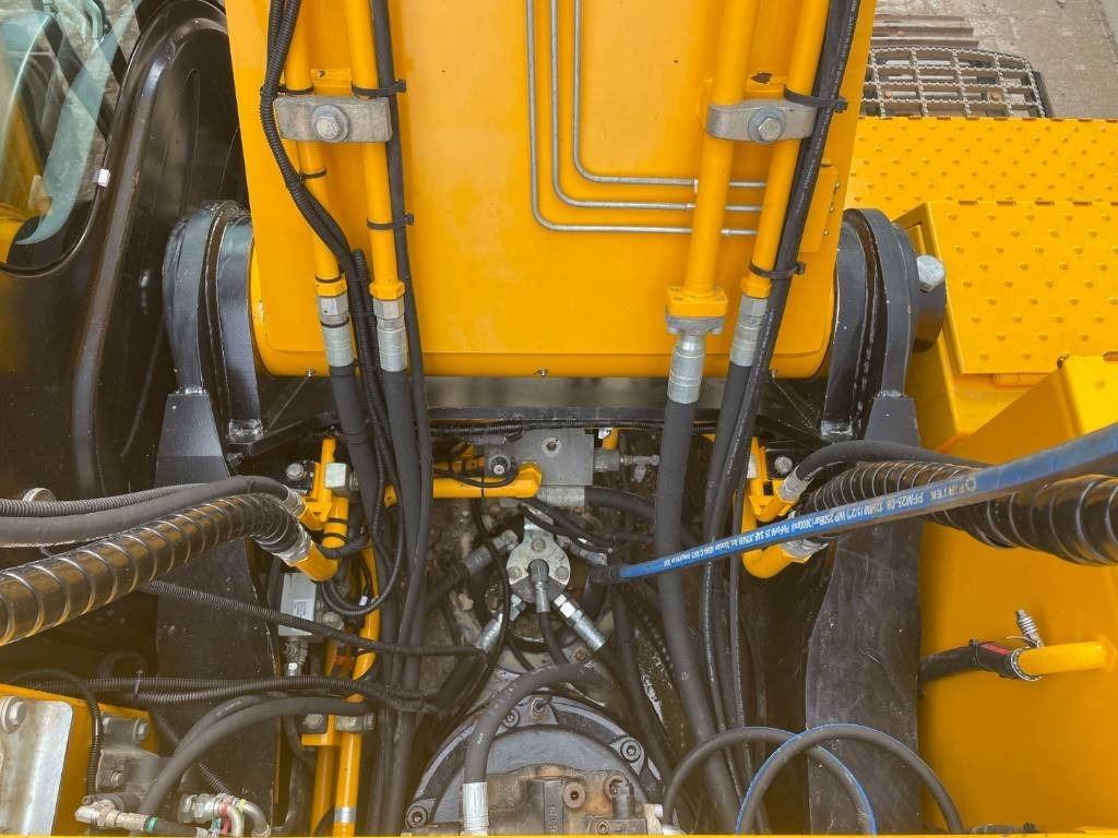 Pelle sur chenille JCB JS300LC -- JS 300 LC: photos 13
