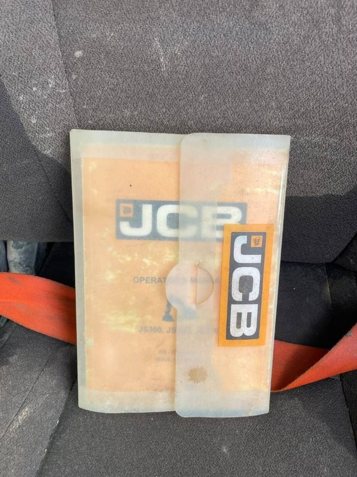 Pelle sur chenille JCB JS300LC -- JS 300 LC: photos 29
