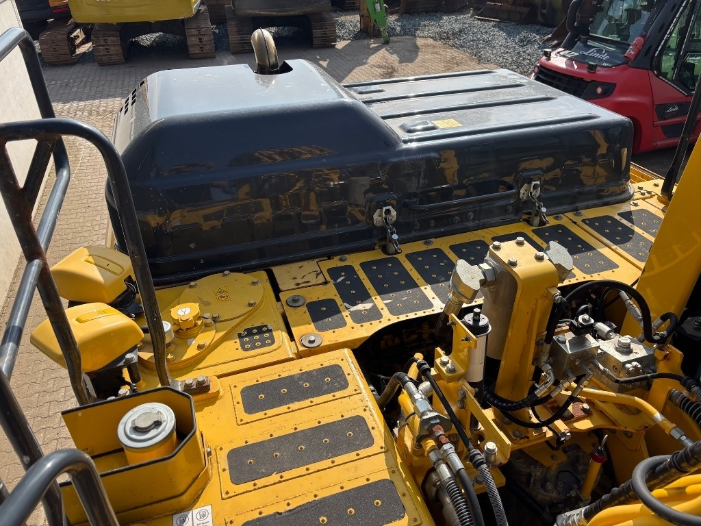 Pelle sur chenille Komatsu HB 215LC-3 HB 215 - PC 210 - PC210LC-11: photos 27 Pelle sur chenille Komatsu HB 215LC-3 HB 215 - PC 210 - PC210LC-11: photos 27