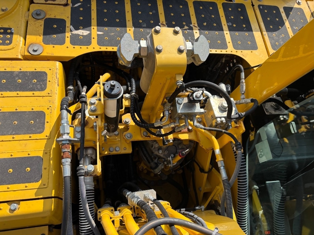 Pelle sur chenille Komatsu HB 215LC-3 HB 215 - PC 210 - PC210LC-11: photos 28 Pelle sur chenille Komatsu HB 215LC-3 HB 215 - PC 210 - PC210LC-11: photos 28