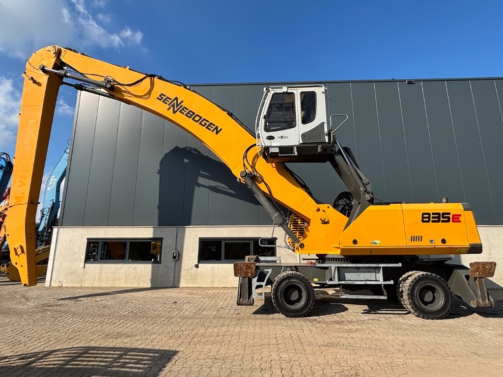 Sennebogen 835 - 835M - 835E - 835 E - Pelle de manutention: photos 1 Sennebogen 835 - 835M - 835E - 835 E - Pelle de manutention: photos 1