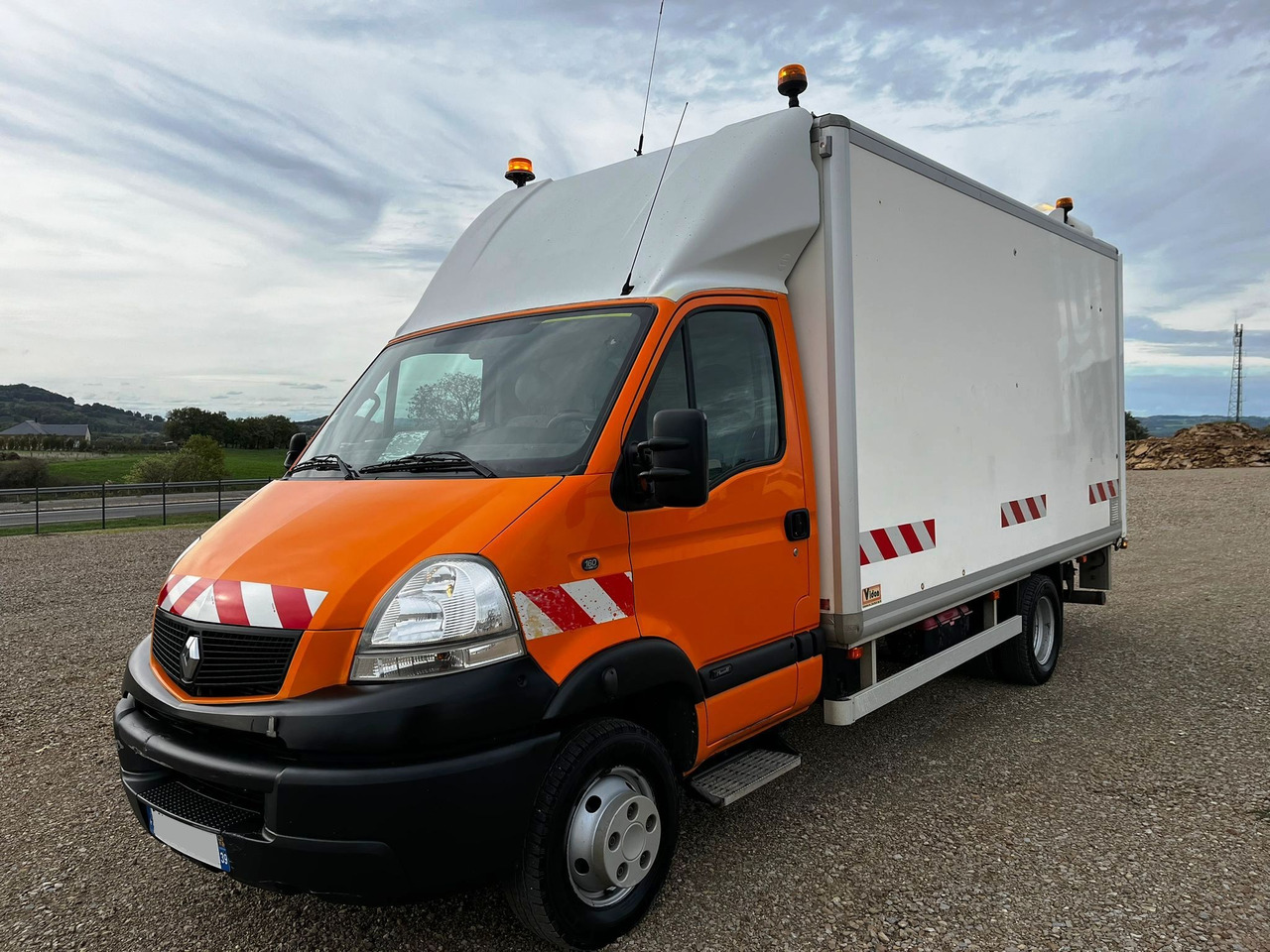 RENAULT Mascott DCI 160 CAISSE + HAYON - Camion fourgon: photos 2 RENAULT Mascott DCI 160 CAISSE + HAYON - Camion fourgon: photos 2