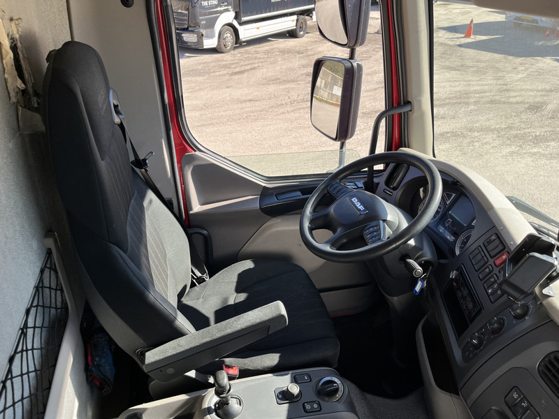 DAF LF 210 FA / 12 Ton / 396 dkm / Box / Loadlift / NL Truck - Camion fourgon: photos 3 DAF LF 210 FA / 12 Ton / 396 dkm / Box / Loadlift / NL Truck - Camion fourgon: photos 3