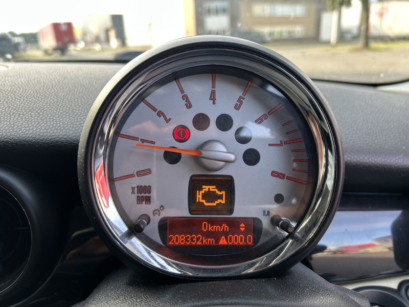 MINI Clubman 1.6 Cooper RHD / Airco / APK TUV 11-25 - Voiture: photos 5 MINI Clubman 1.6 Cooper RHD / Airco / APK TUV 11-25 - Voiture: photos 5