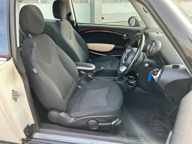 MINI Clubman 1.6 Cooper RHD / Airco / APK TUV 11-25 - Voiture: photos 3 MINI Clubman 1.6 Cooper RHD / Airco / APK TUV 11-25 - Voiture: photos 3