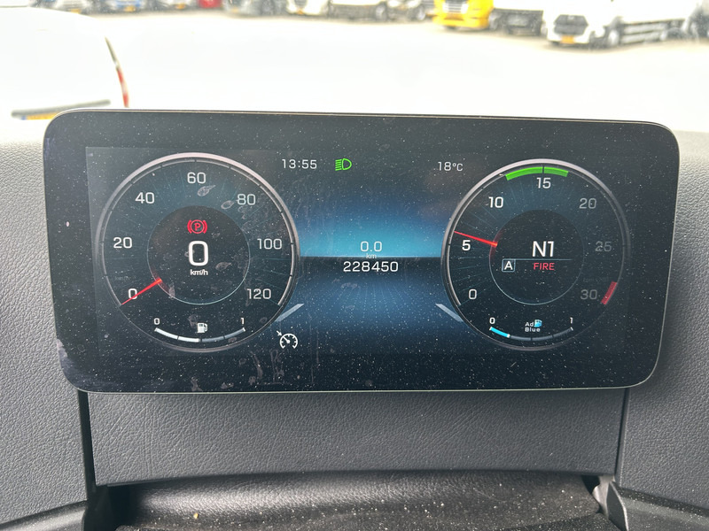 Mercedes-Benz Actros 2124 / Carrier Supra 850 -30 gr / Koeler / Laadklep / APK 03-26 - Camion frigorifique: photos 4 Mercedes-Benz Actros 2124 / Carrier Supra 850 -30 gr / Koeler / Laadklep / APK 03-26 - Camion frigorifique: photos 4