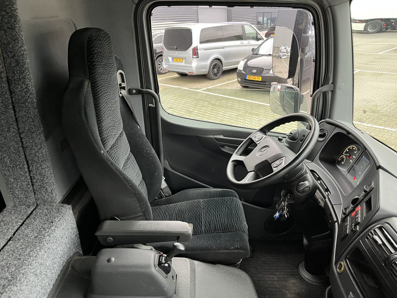 Mercedes-Benz Atego 816 / Horse Truck - 3 Horses / Camper / NL Truck - Van chevaux: photos 3 Mercedes-Benz Atego 816 / Horse Truck - 3 Horses / Camper / NL Truck - Van chevaux: photos 3