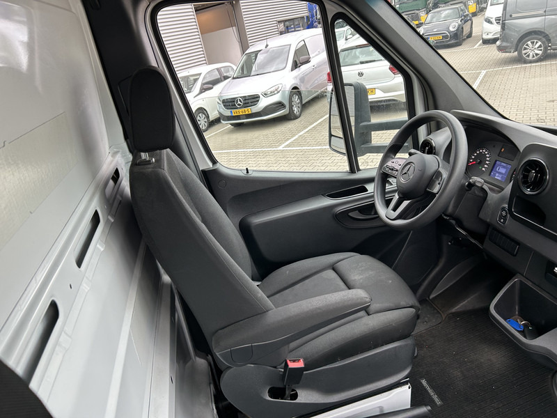 Mercedes-Benz Sprinter 515 1.9 CDI / 126 dkm / Box 4.4 mtr / Laadklep / APK 07-26 - Fourgon grand volume: photos 3 Mercedes-Benz Sprinter 515 1.9 CDI / 126 dkm / Box 4.4 mtr / Laadklep / APK 07-26 - Fourgon grand volume: photos 3