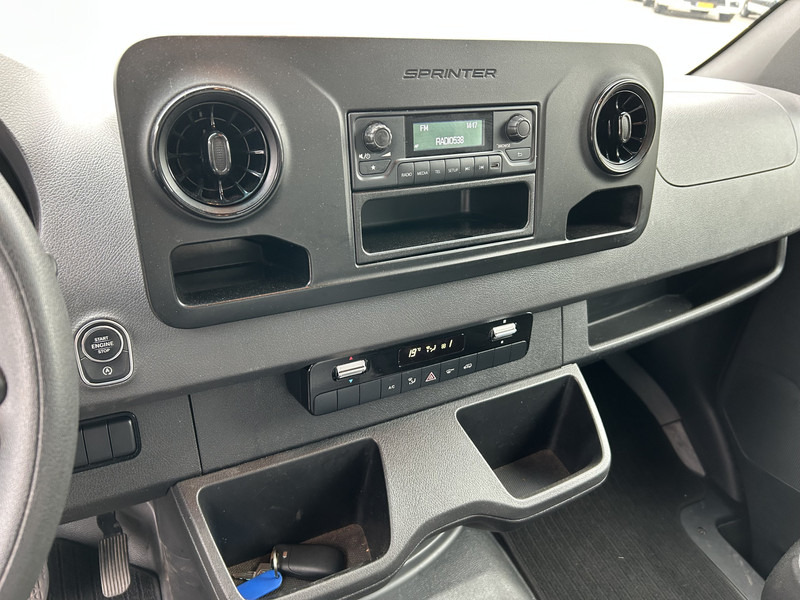 Mercedes-Benz Sprinter 515 1.9 CDI / 126 dkm / Box 4.4 mtr / Laadklep / APK 07-26 - Fourgon grand volume: photos 5 Mercedes-Benz Sprinter 515 1.9 CDI / 126 dkm / Box 4.4 mtr / Laadklep / APK 07-26 - Fourgon grand volume: photos 5