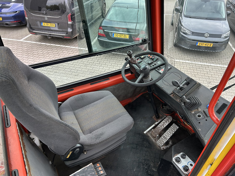 Terberg YT 180 / BDF Umsetzer / Wechselhubwagen / Terminal Truck / Mercedes Motor - Camion porte-conteneur/ Caisse mobile: photos 3 Terberg YT 180 / BDF Umsetzer / Wechselhubwagen / Terminal Truck / Mercedes Motor - Camion porte-conteneur/ Caisse mobile: photos 3