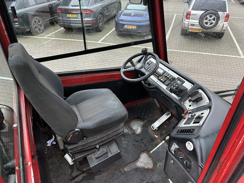 Terberg YT 182 Terminal Tractor / Airco / Allison - Tracteur routier: photos 3 Terberg YT 182 Terminal Tractor / Airco / Allison - Tracteur routier: photos 3