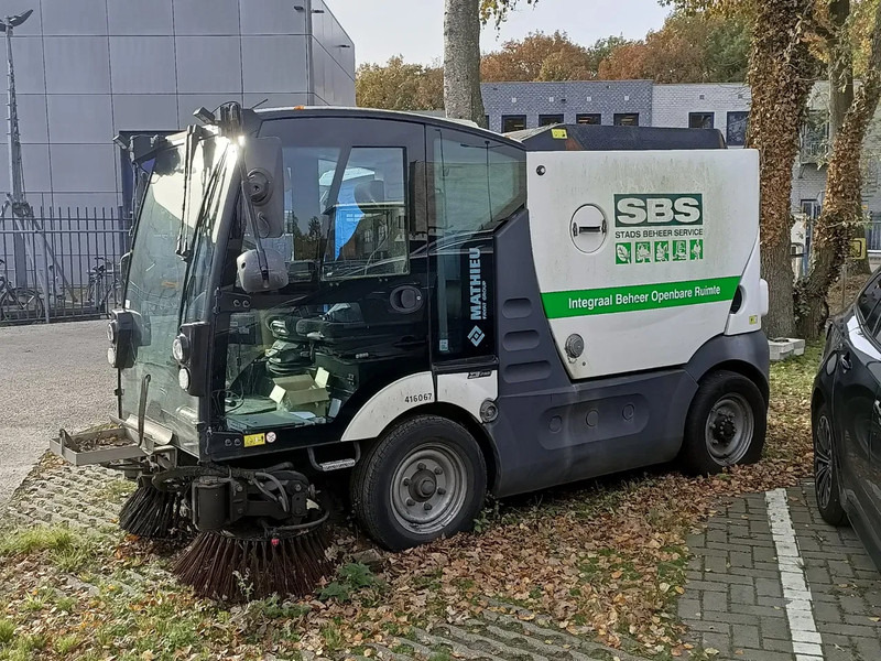 Mathieu MC210 Azura MC210 - Balayeuse de voirie: photos 3 Mathieu MC210 Azura MC210 - Balayeuse de voirie: photos 3