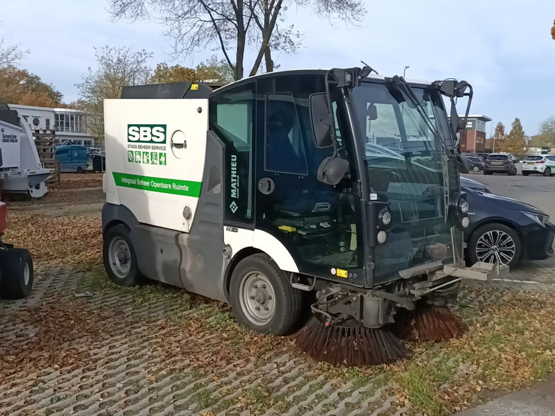 Mathieu MC210 Azura MC210 - Balayeuse de voirie: photos 1 Mathieu MC210 Azura MC210 - Balayeuse de voirie: photos 1
