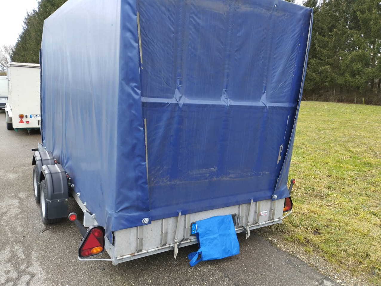 VEZEKO 400 x 187 3,5 t Absenkanhänger Huski 40.35 - Remorque rideaux coulissants: photos 3 VEZEKO 400 x 187 3,5 t Absenkanhänger Huski 40.35 - Remorque rideaux coulissants: photos 3