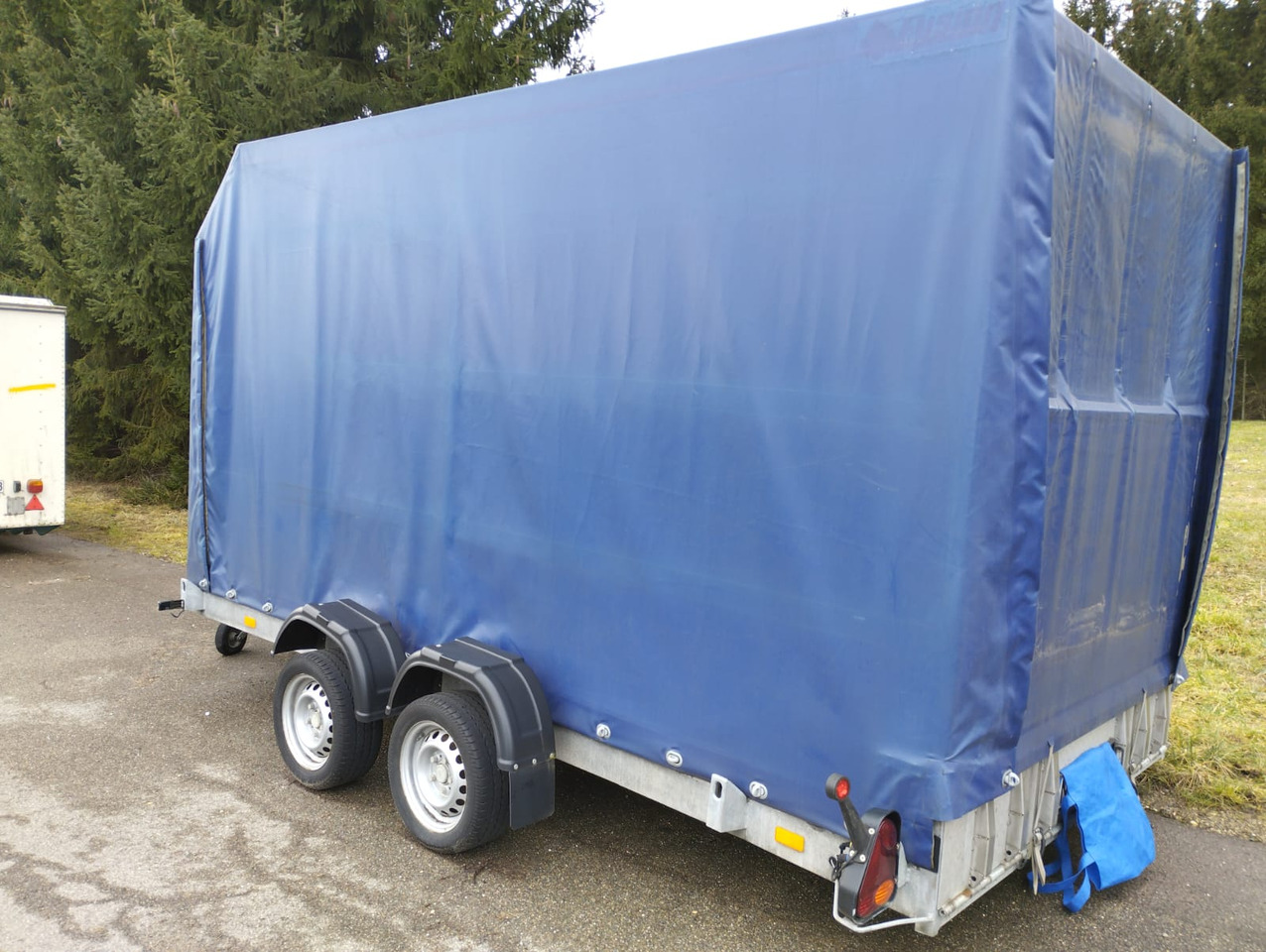 VEZEKO 400 x 187 3,5 t Absenkanhänger Huski 40.35 - Remorque rideaux coulissants: photos 2 VEZEKO 400 x 187 3,5 t Absenkanhänger Huski 40.35 - Remorque rideaux coulissants: photos 2