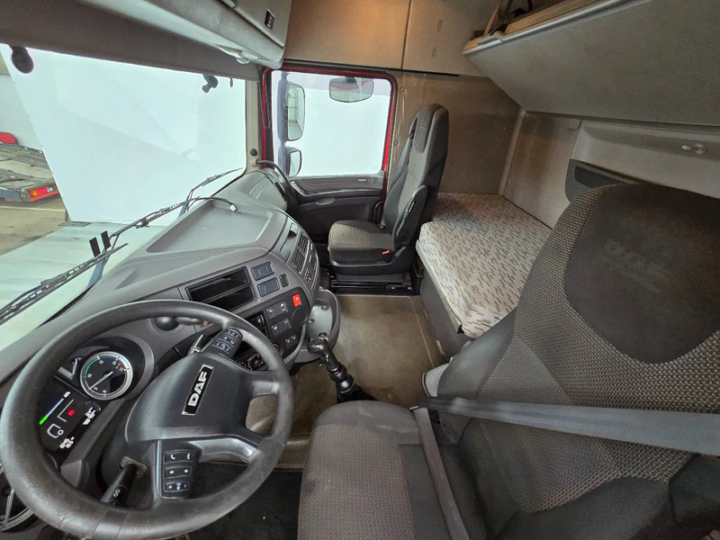 Photo d'intérieur 1: Tracteur routier DAF XF 460 SPACECAB / RETARDER /MANUEL