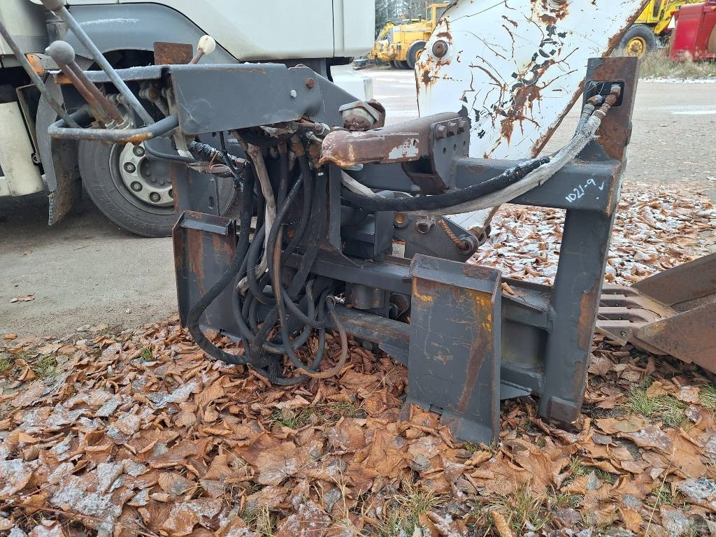 Bobcat 730 SH - Godet pour pelle: photos 3 Bobcat 730 SH - Godet pour pelle: photos 3