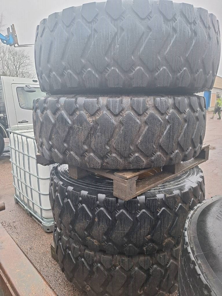 Maxam 17.5R25 4kpl renkaat - Pneu pour Engins de chantier: photos 3 Maxam 17.5R25 4kpl renkaat - Pneu pour Engins de chantier: photos 3