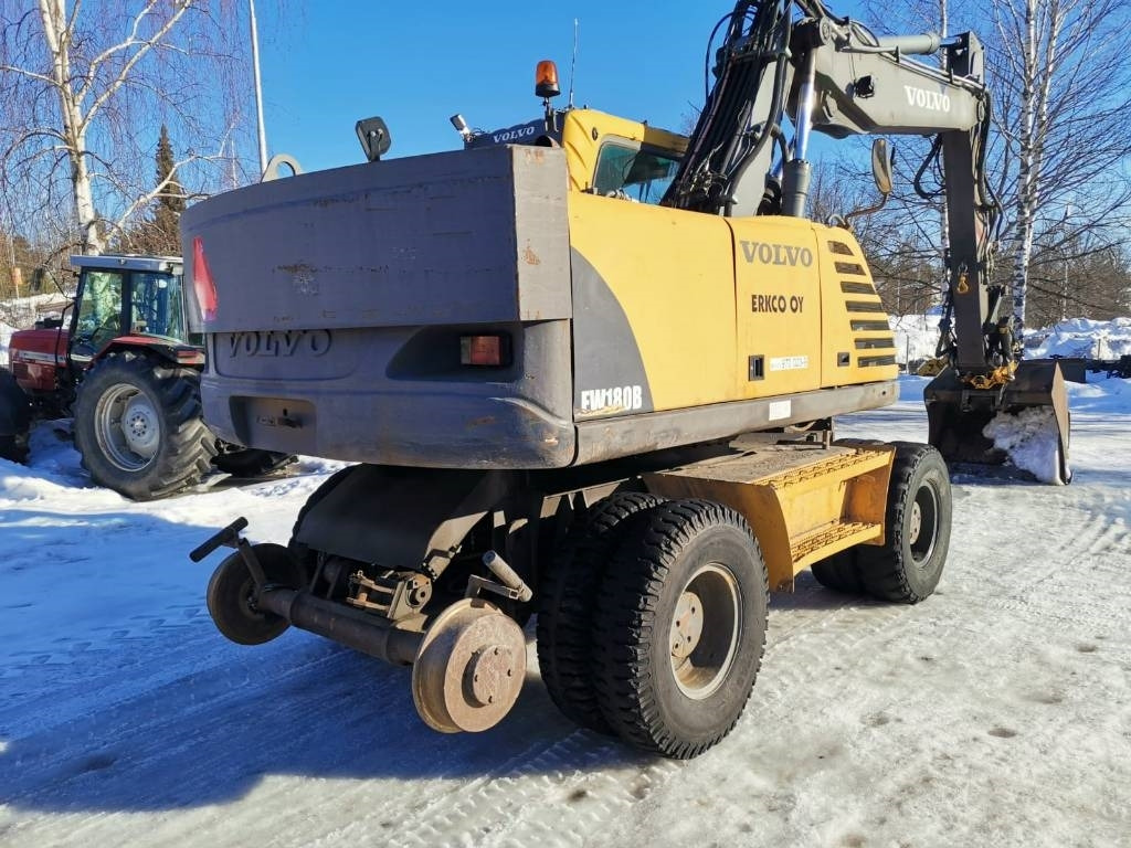 Volvo EW 180 B - Pelle sur pneus: photos 4 Volvo EW 180 B - Pelle sur pneus: photos 4