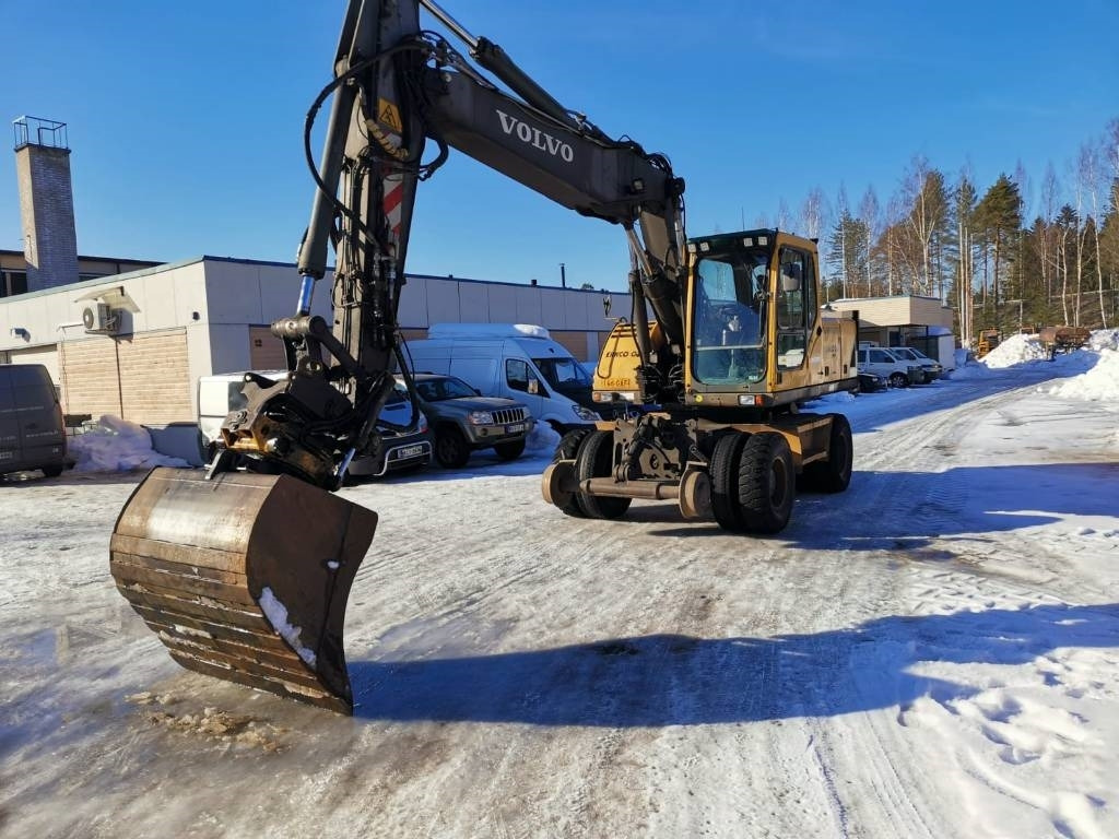 Volvo EW 180 B - Pelle sur pneus: photos 2 Volvo EW 180 B - Pelle sur pneus: photos 2