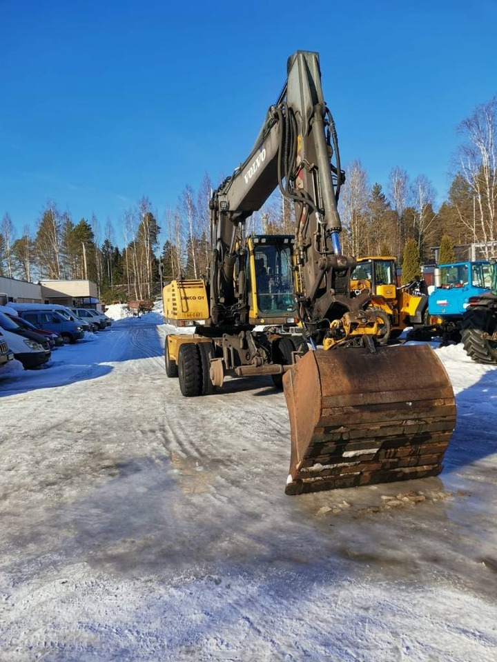 Volvo EW 180 B - Pelle sur pneus: photos 5 Volvo EW 180 B - Pelle sur pneus: photos 5
