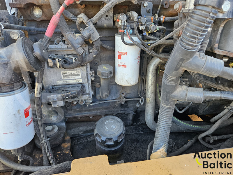 Chargeuse sur pneus Case 821 F: photos 18