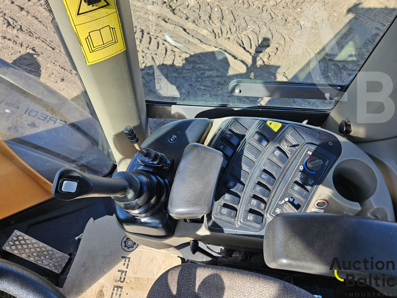 Chargeuse sur pneus Case 821 F: photos 8