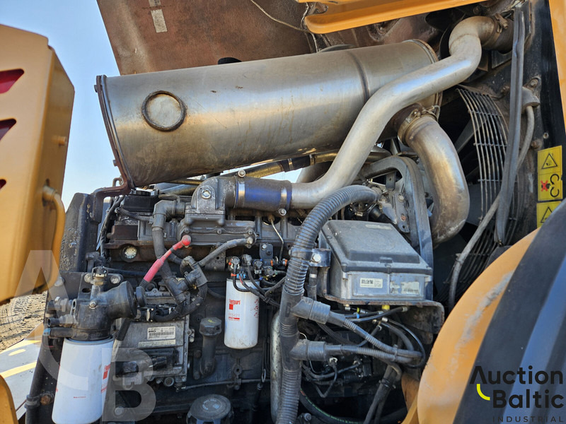 Chargeuse sur pneus Case 821 F: photos 11