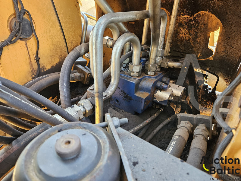 Chargeuse sur pneus Case 821 F: photos 19