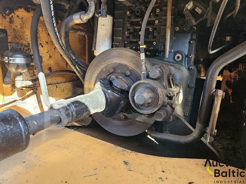 Chargeuse sur pneus Case 821 F: photos 16