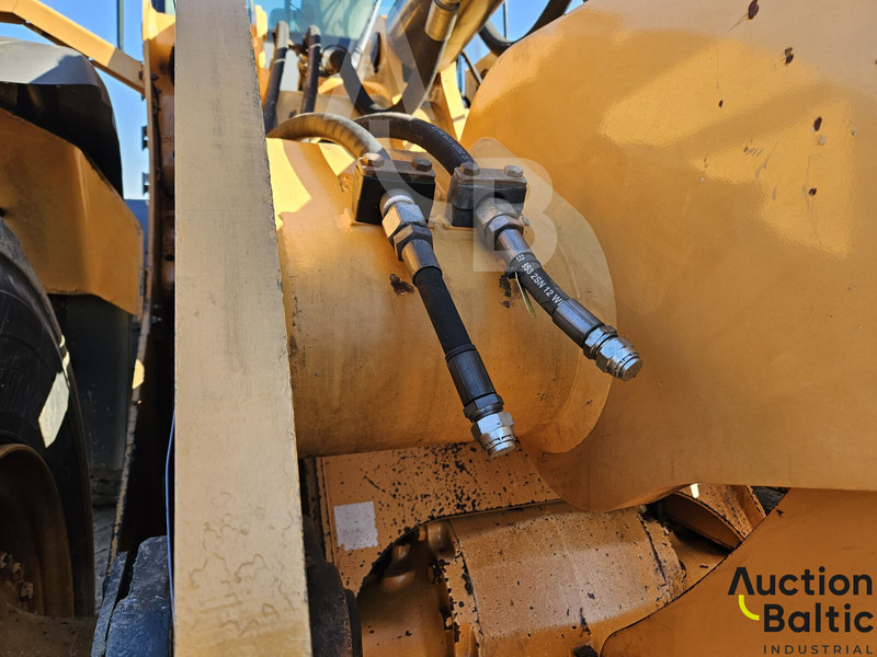 Chargeuse sur pneus Case 821 F: photos 10