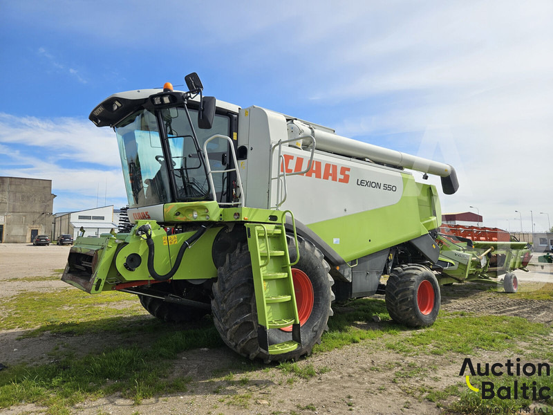 Claas Lexion 550 - Moissonneuse-batteuse: photos 2 Claas Lexion 550 - Moissonneuse-batteuse: photos 2