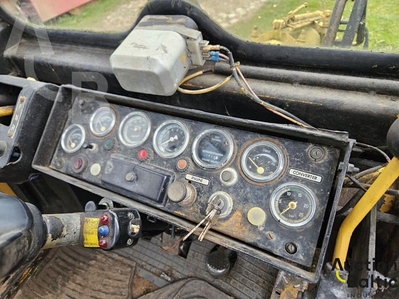 Chargeuse sur pneus International 520A: photos 9