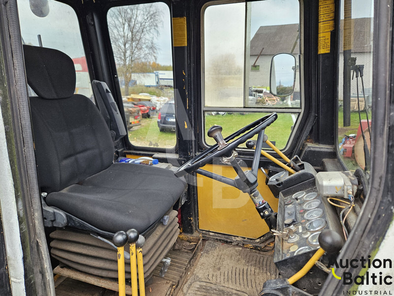 Chargeuse sur pneus International 520A: photos 8
