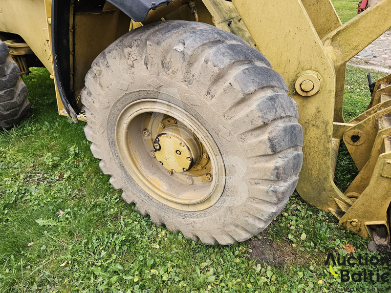 Chargeuse sur pneus International 520A: photos 18